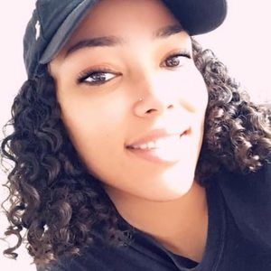 Meet your Posher, Latia